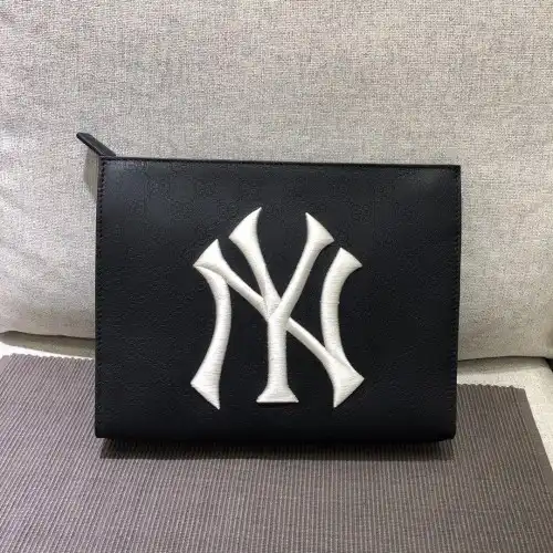 G*u*i bags 1917m0076