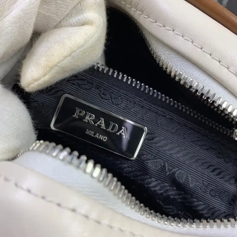 Pra*a bags 19b57b0066