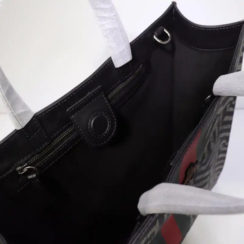 G*u*i tote bags 19gm0010