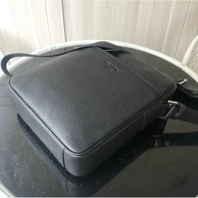 G*u*i s bags 2110yz0044