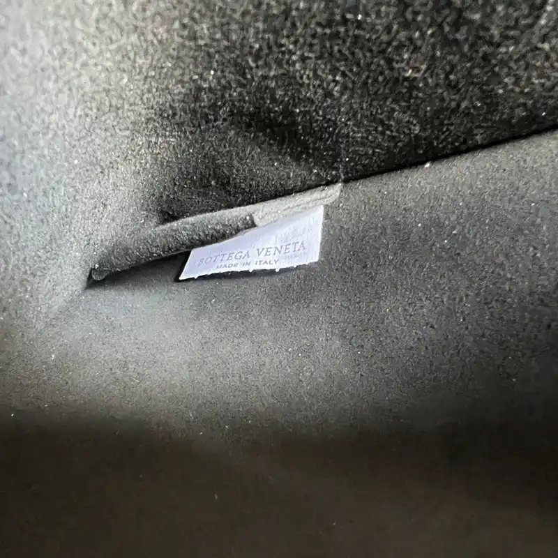 b0tt*ga Ven*ta bag 2209sf0028