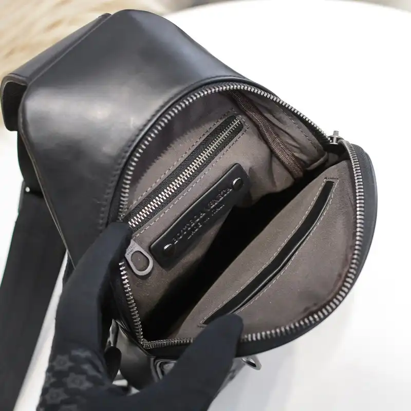 b0tt*ga Ven*ta bag 2212yz0055