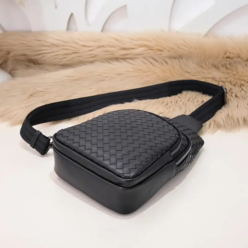 b0tt*ga Ven*ta bag 2212yz0056