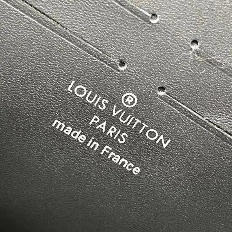 LV Bag 2301YZ0057