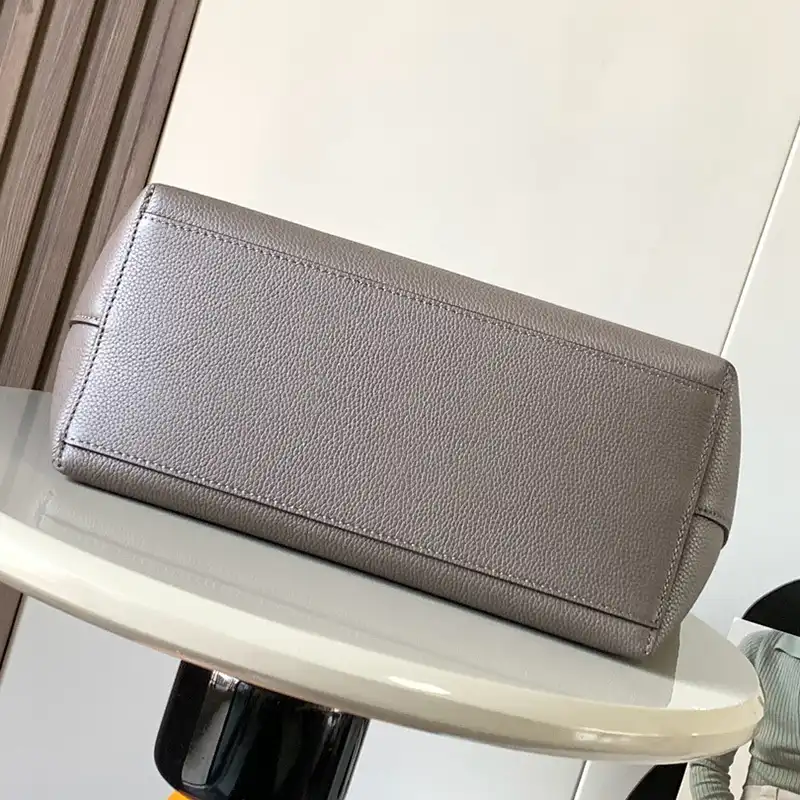 L0ew* bags 2401ya0160