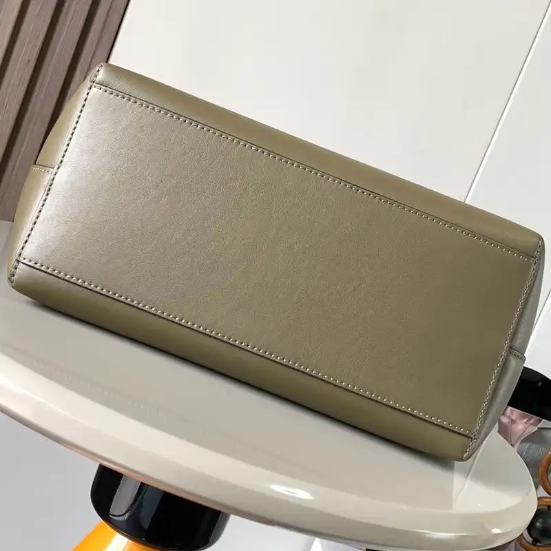 L0ew* bags 2401ya0162