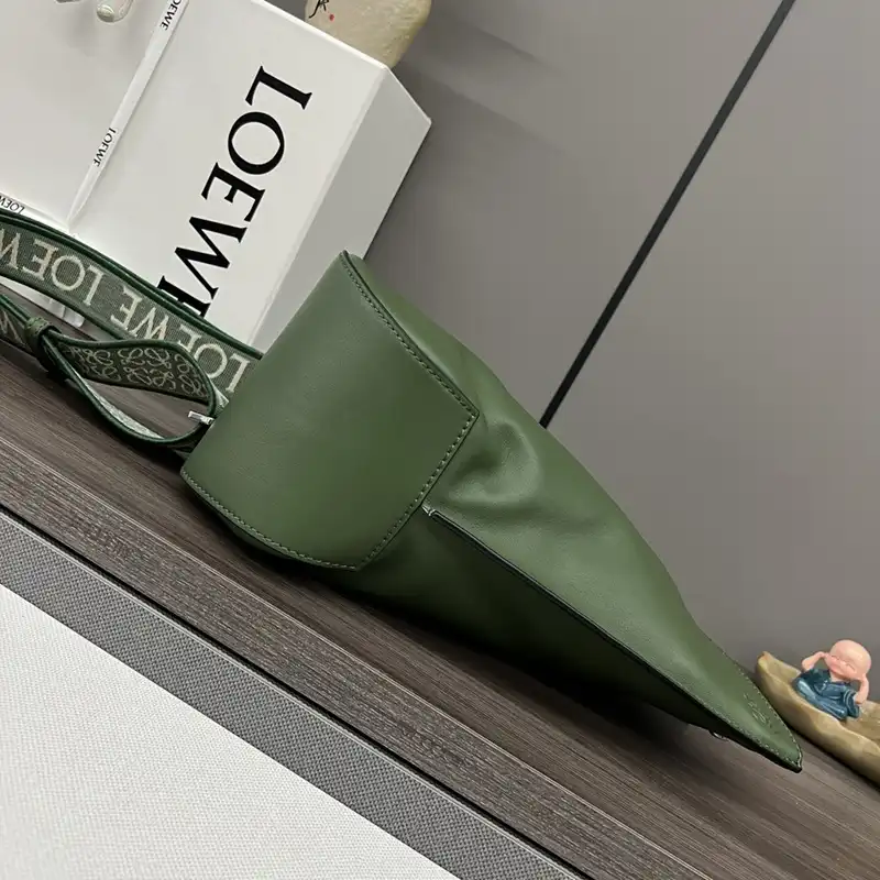 L0ew* bags 2404ya0084