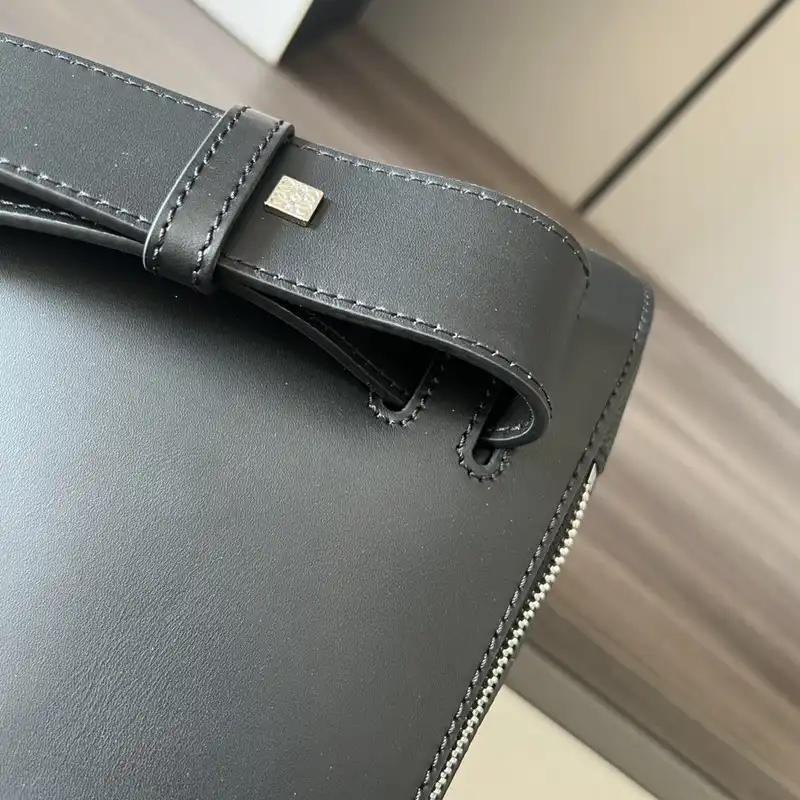 L0ew* bags 2404ya0092