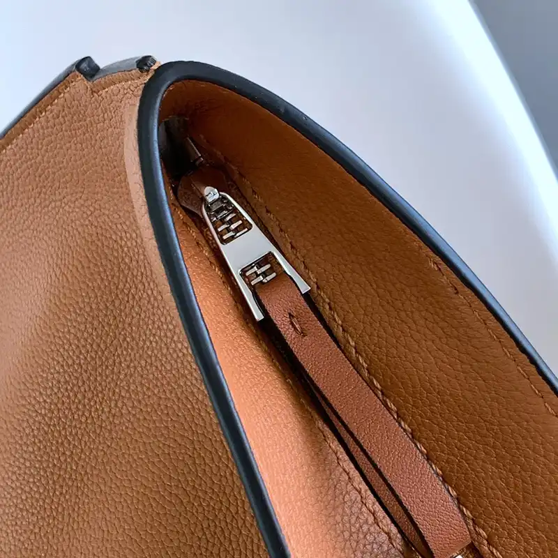 L0ew* bags 2404ya0094