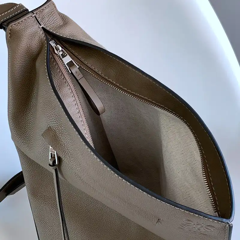 L0ew* bags 2404ya0095