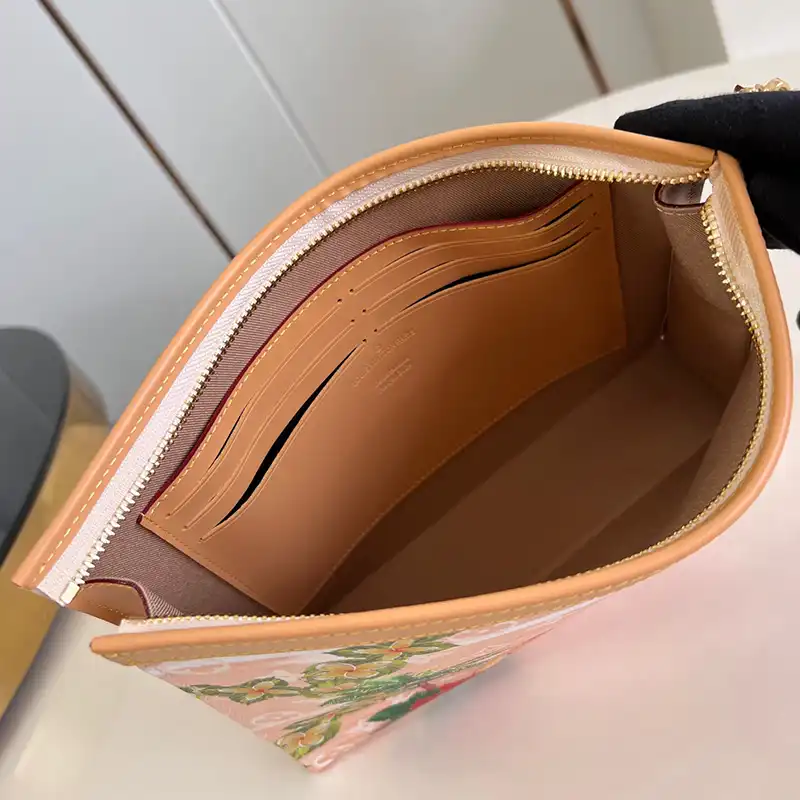 G*u*i bags 2407ya0020