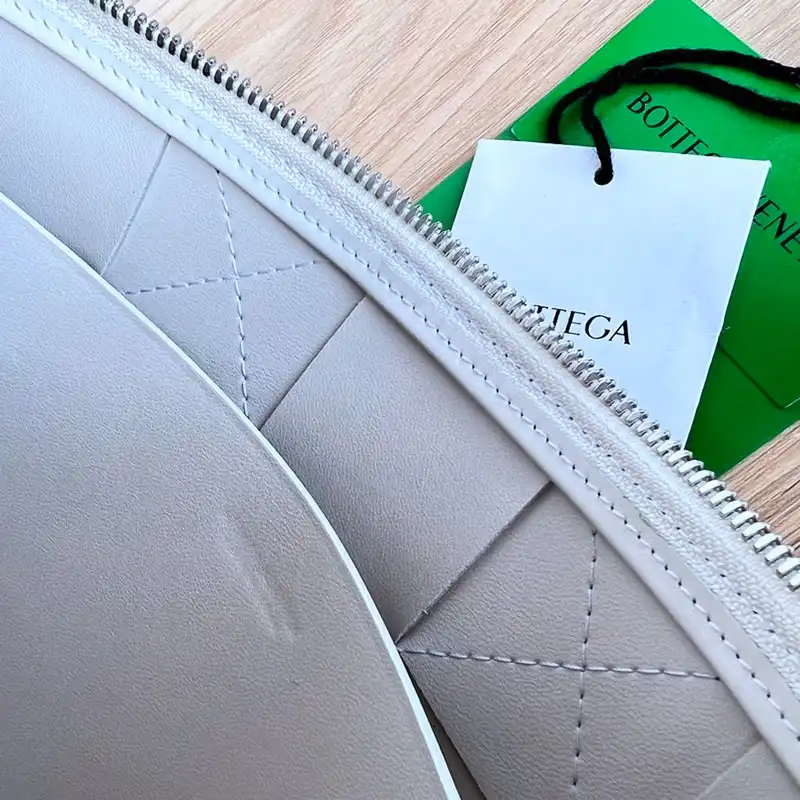 b0tt*ga Ven*ta bags 2409sf0016