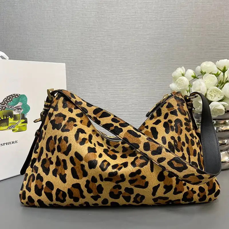 Pra*a bags 2411ya0020