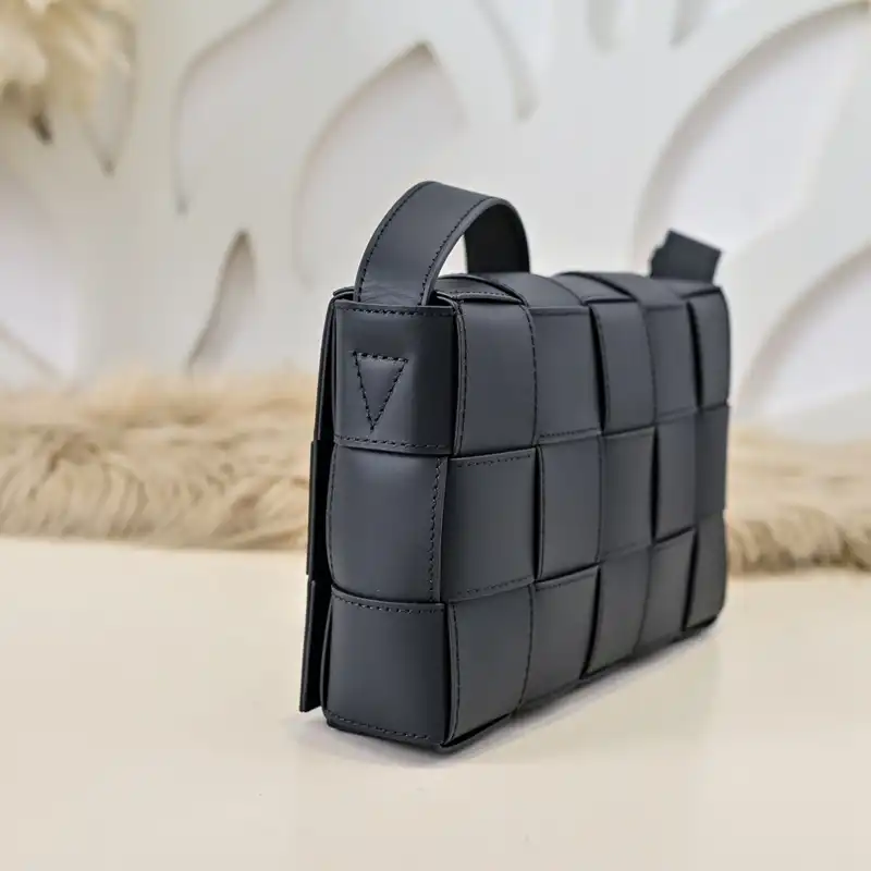 b0tt*ga Ven*ta bags 2411ya0128