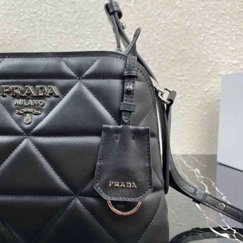 Pra*a bags 2012sh0021