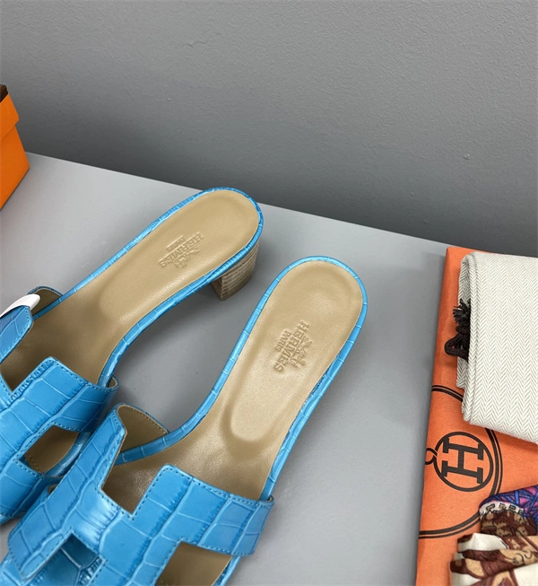 H Slipper Unisex 2365