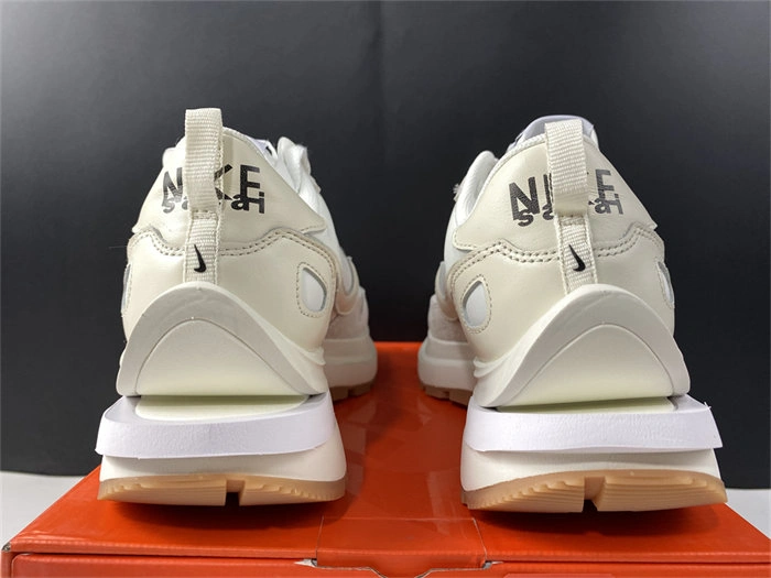 ComfortFit Nike Vaporwaffle sacai Sail Gum DD1875- 5234
