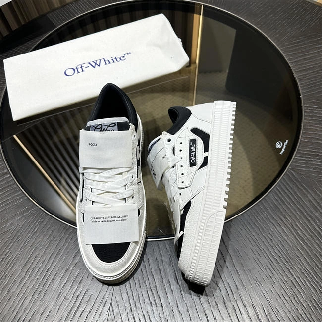 Durable Off-White Sneaker 3103