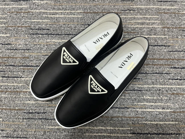 Pra*a leather sneaker fashionforward 3317